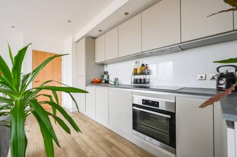 Pontoon Reach, Docklands, London, E16 3 bed flat for sale
