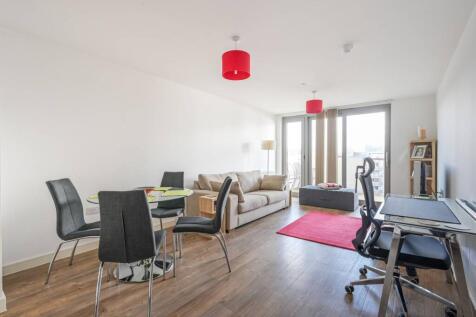 Waterside Heights, Docklands, London... 2 bed flat for sale