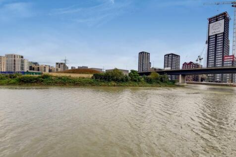 Botanic Square, Docklands, London, E14 3 bed flat for sale
