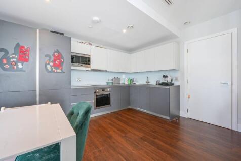 Maine Tower, E14, Docklands, LONDON, E14 3 bed flat for sale