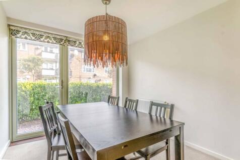 Hammersley Road, Canning Town... 3 bed flat for sale