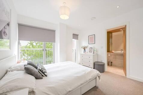 Maud Street, E16, Canning Town... 2 bed flat for sale