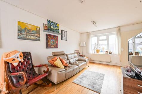 Ford Street, Canning Town, London, E16 3 bed terraced house for sale
