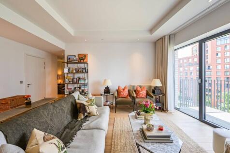 Globe House, Docklands, London, E14 2 bed flat for sale