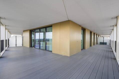 Pinnacle House, Royal Docks, London, E16 3 bed flat for sale