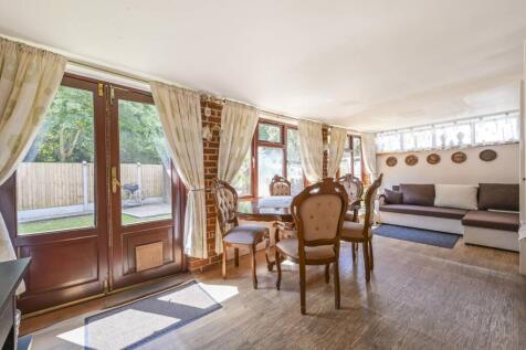 Ashwell Close, Royal Docks, London, E6 3 bed semi