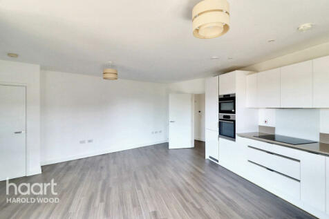 3 bedroom flat for sale