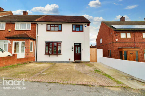 Aylsham Lane, ROMFORD 4 bed end of terrace house for sale