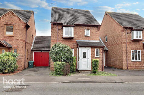 Ewan Road, Romford 3 bed detached house for sale