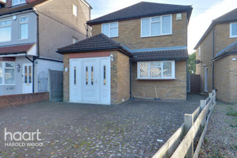 Harrow Crescent, Romford 3 bed detached house for sale