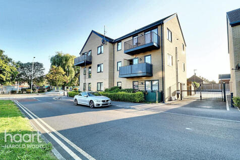 Hilldene Avenue, Romford 2 bed apartment for sale