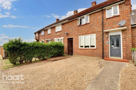 Dagnam Park Drive, Romford 3 bed terraced house for sale