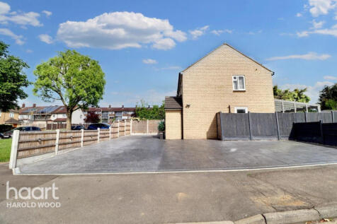Keighley Road, Romford 3 bed end of terrace house for sale