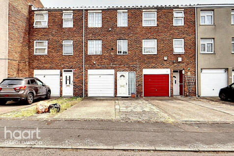 3 bedroom town house for sale