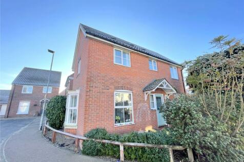 3 bedroom link detached house for sale