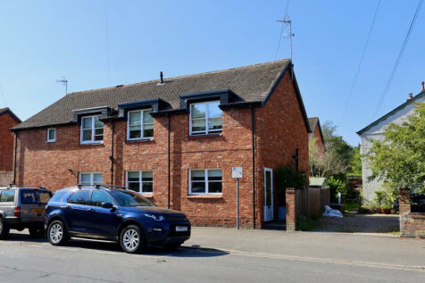 4 bedroom end of terrace house for sale