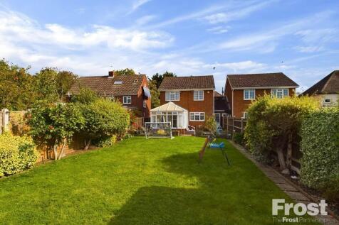 Bells Lane, Horton, Slough... 3 bed semi