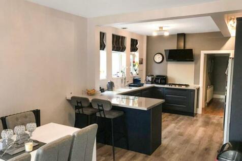 4 bedroom semi-detached house for sale