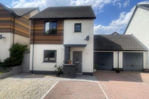 3 bedroom link detached house for sale