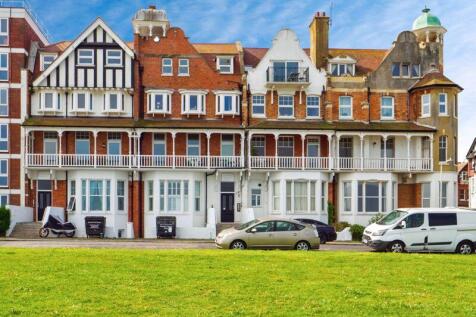 2 bedroom maisonette for sale