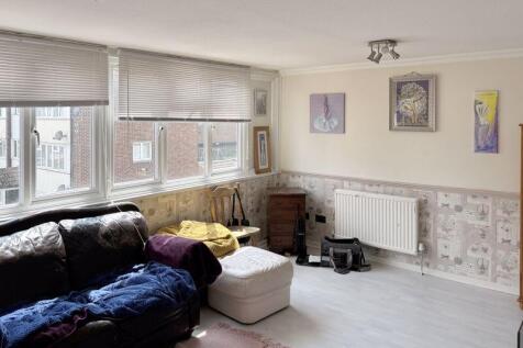 2 bedroom maisonette for sale
