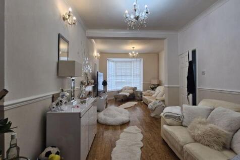 4 bedroom end of terrace house for sale