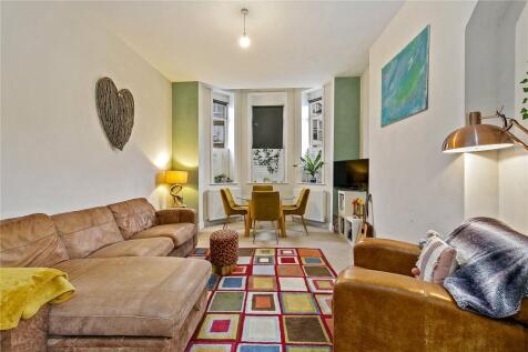 Station Road, Hampton 2 bed apartment for sale