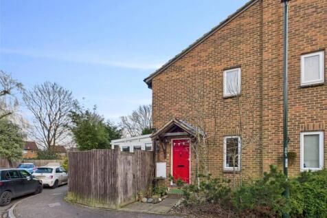 Gale Close, Hampton 1 bed end of terrace house for sale
