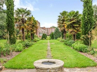 Meadowside, East Twickenham 2 bed apartment for sale