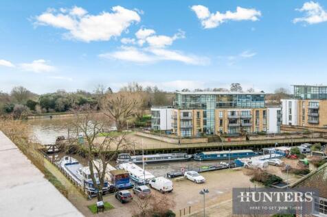Ferry Lane, Brentford 2 bed flat for sale