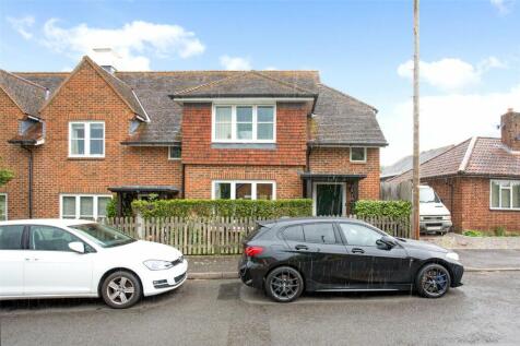 St. Marys Court, Beaconsfield... 2 bed retirement property for sale
