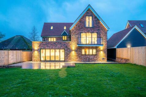 6 bedroom detached house for sale