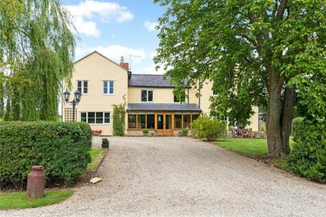 4 bedroom equestrian property for sale