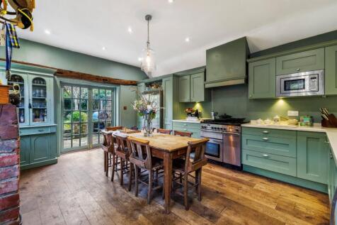 Pankridge Street, Crondall, Farnham... 4 bed semi
