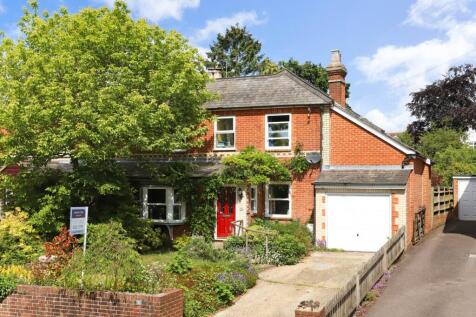 Echo Barn Lane, Farnham, Surrey, GU10 3 bed semi