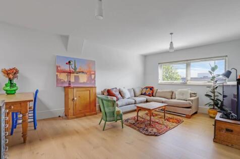 Trewsbury Road, Sydenham, London 2 bed flat for sale