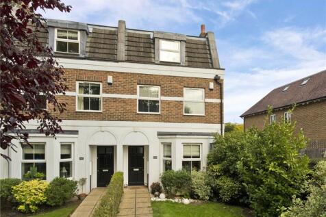 Castle Road, Weybridge, Surrey, KT13 4 bed end of terrace house for sale