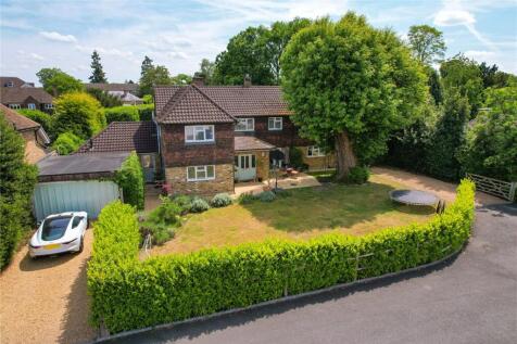 Oatlands Mere, Weybridge, Surrey, KT13 4 bed detached house for sale