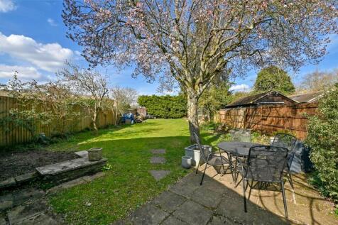 Buckland Road, Bampton, Oxfordshire... 3 bed semi