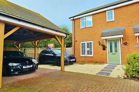 3 bedroom semi-detached house for sale