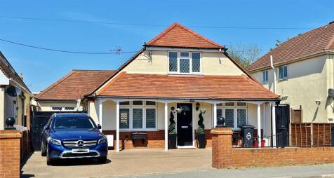 3 bedroom chalet for sale