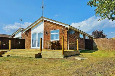 2 bedroom detached bungalow for sale