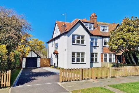 4 bedroom end of terrace house for sale