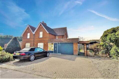 4 bedroom cottage for sale