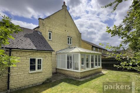 Barrington Close, Witney... 4 bed detached house for sale