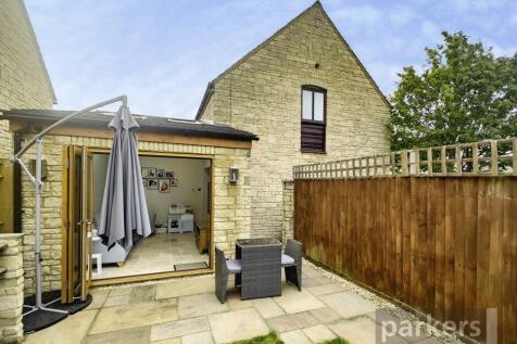Idbury Close, Witney, Oxfordshire, OX28 3 bed detached house for sale