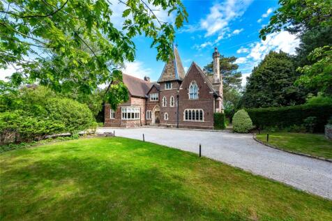 5 bedroom detached house for sale
