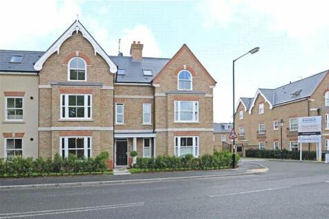 St. Leonards Road, Windsor... 2 bed apartment for sale