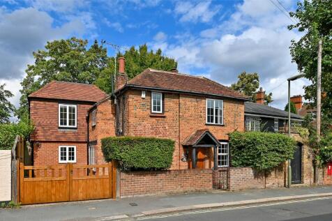 Middle Hill, Egham, Surrey, TW20 4 bed detached house for sale