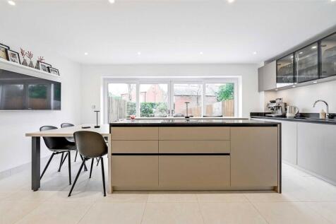 Longbourn, Windsor, Berkshire, SL4 4 bed terraced house for sale